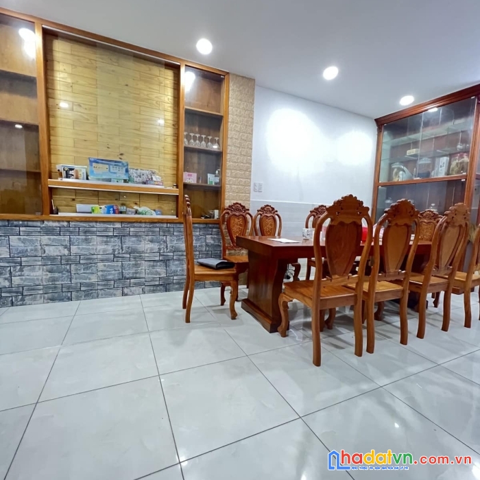 Bình tân – hẻm xe hơi,– 86m2 (5.1m x 17) – cách mặt tiền 50m – tặng nội thất – sổ hồng riêng – chỉ