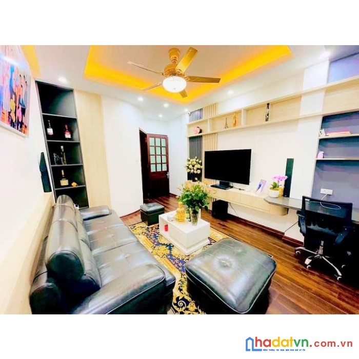 Bán nhà phố víp hoàng cầu phân lô - ô tô qua nhà - 15m ra mặt phố - quận đống đa dt: 35m2 5 tầng 4