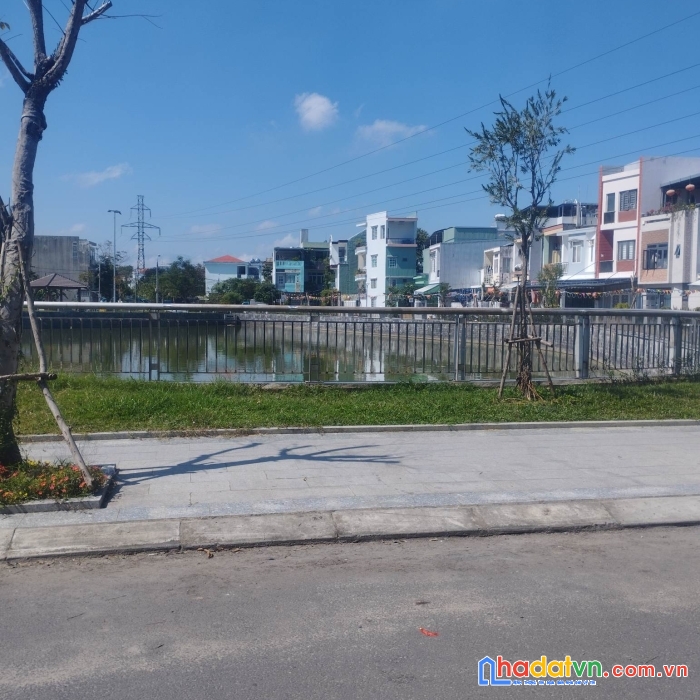 Nhà mặt tiền, view công viên, diện tích lớn  trung tâm thanh khê, giá giảm sâu