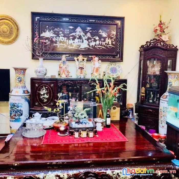 Chủ nhà đi nước ngoài định cư nên cần bán gấp nhà phố văn cao  - ngõ đẹp thẳng tắp - sổ phân lô -
