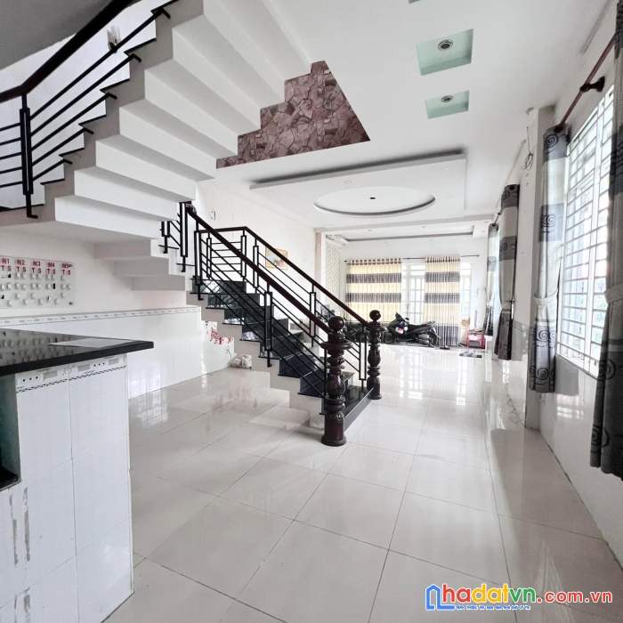 Bán căn biệt thự và 5 căn nhà 3 tầng hẻm xe tải đường phạm thế hiển p5q8 530m2 đất