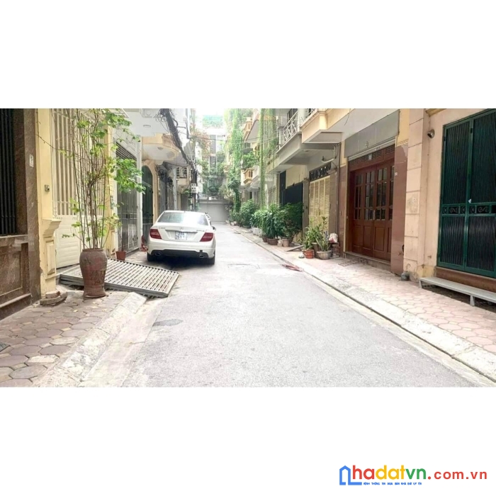 Mặt phố vĩnh phúc-ga ra -kinh doanh bất chấp mọi loại hình - tặng full nội thất châu âu - dt 48m -