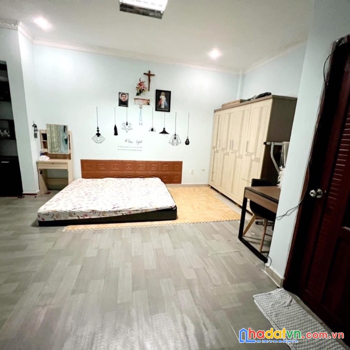 Bán gấp sát hxhơi thoại ngọc hầu 6x12m,3tầng-3ty9-ko quy hoạch