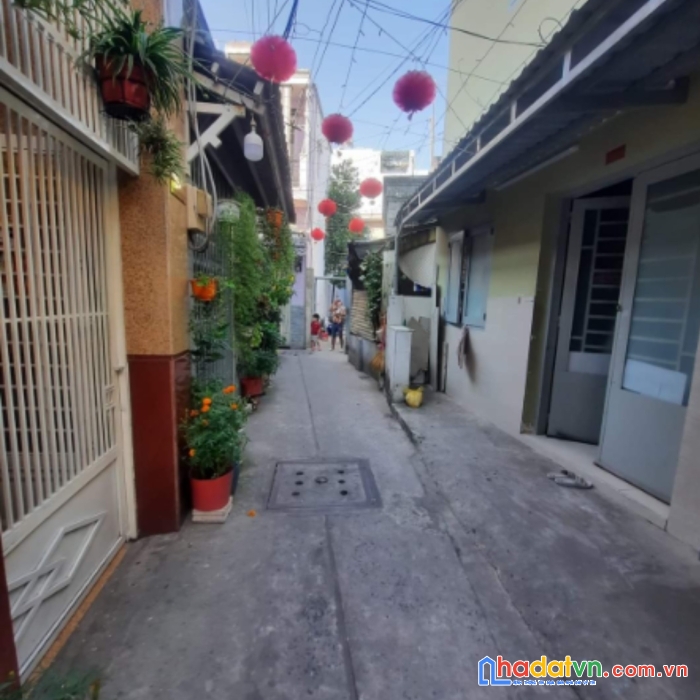 ,lạc long quân,tân bình. nhà 2 tầng,ngang 6m. giá 4,65 tỷ-52m2