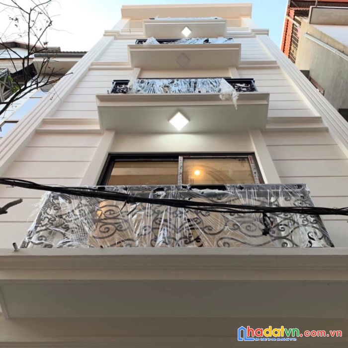 Bán nhà nguyễn văn cừ long biên 32m2, 5 tầng, gần cầu chương dương, cách phố 100m, giá 3.2 tỷ