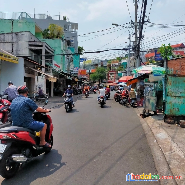 Cần bán nhà 2 mt lê quang sung p6 q6 kinh doanh sầm uất chỉ 100tr/m2