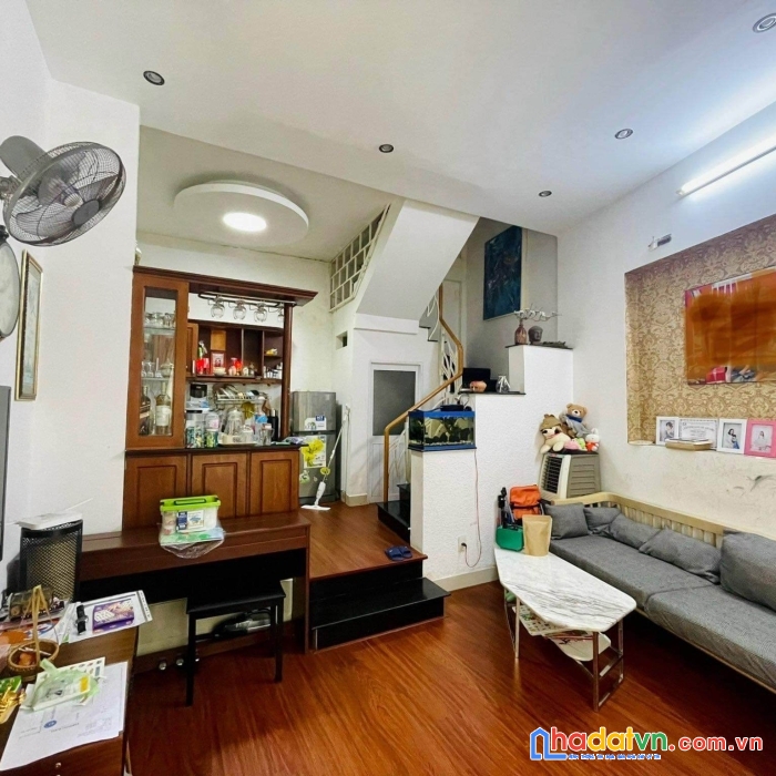 .nhà trưng nữ vương, góc kiệt 2.5m thẳng, 33m2, 3 tầng đúc, 2.2 tỷ