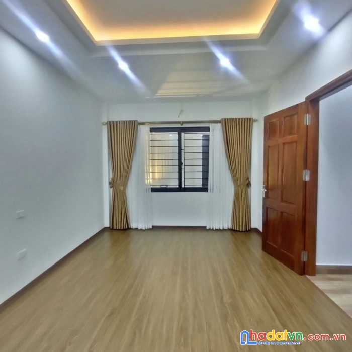 Siêu hot. bán nhà ngọc thụy, long biên 35m2, 5t, giá 3,68 tỷ (gần ô tô)