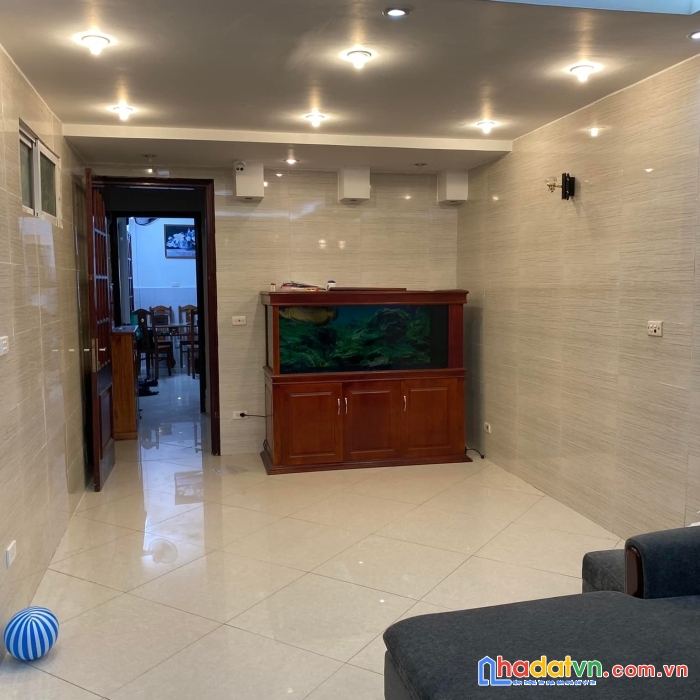 Nhà đẹp - ở luôn - ô tô đỗ cổng - tập thể láng hạ, đống đa - 70m2, 2 ngủ - 2.55 tỷ