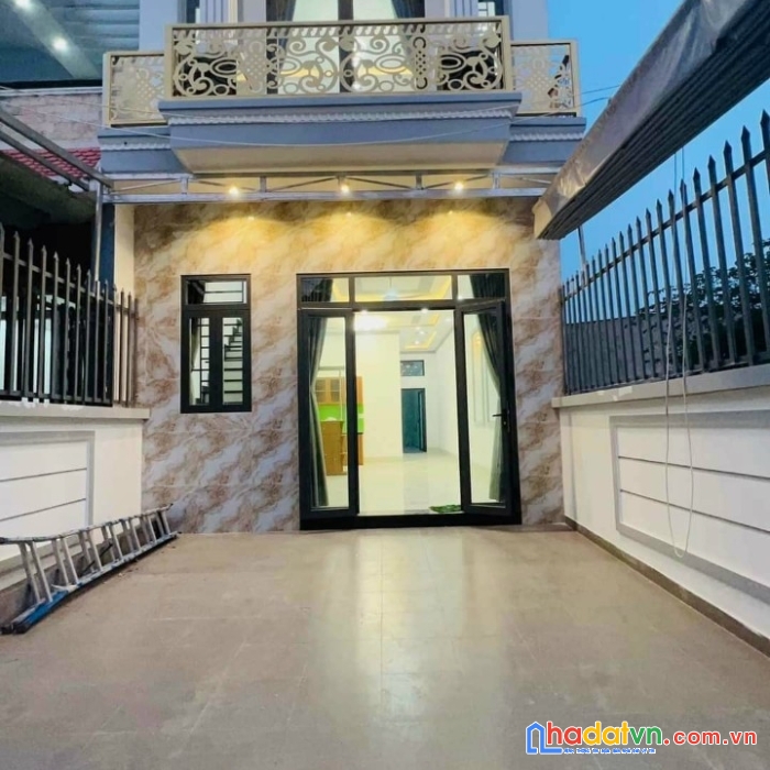 Bán nhà lầu mái thái mới, sân oto, đường oto gần vpcc hoàng long, chỉ 3ty750