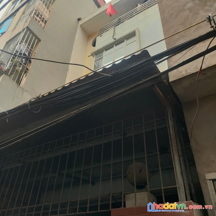 Bán nhà 30 m ra mặt phố - nhà dân xây - mặt ngõ thông