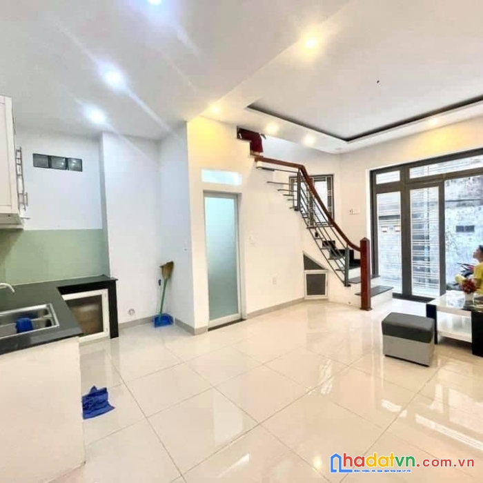 Kẹt vốn kinh doanh gấp giảm chào 500tr - cmt8 quận 10 
nhà quận 10 bán giá quận bình tân .