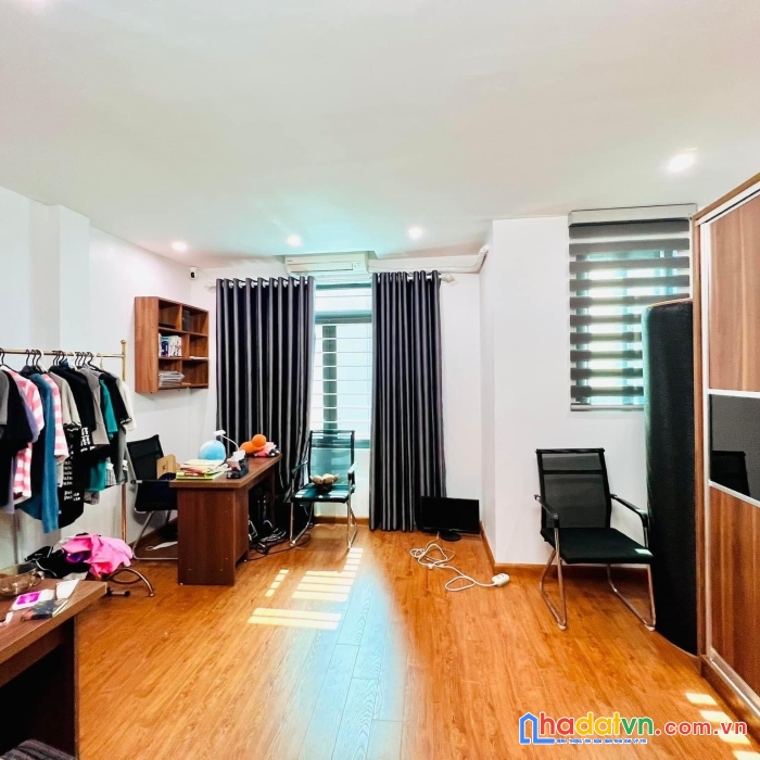 Nhà trần hữu tước, đống đa - xây gia đình - mt rộng - ở luôn - tặng nội thất - 40m2x4 tầng - 5.8 tỷ