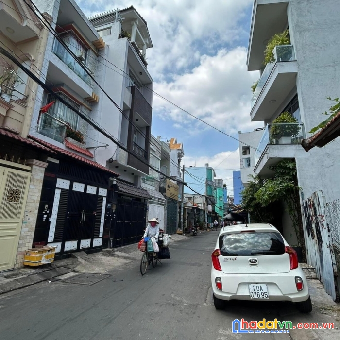 Bán nhà c4 đường sơn kỳ, hẻm xe hơi, 195m2 giá 16.3 tỷ