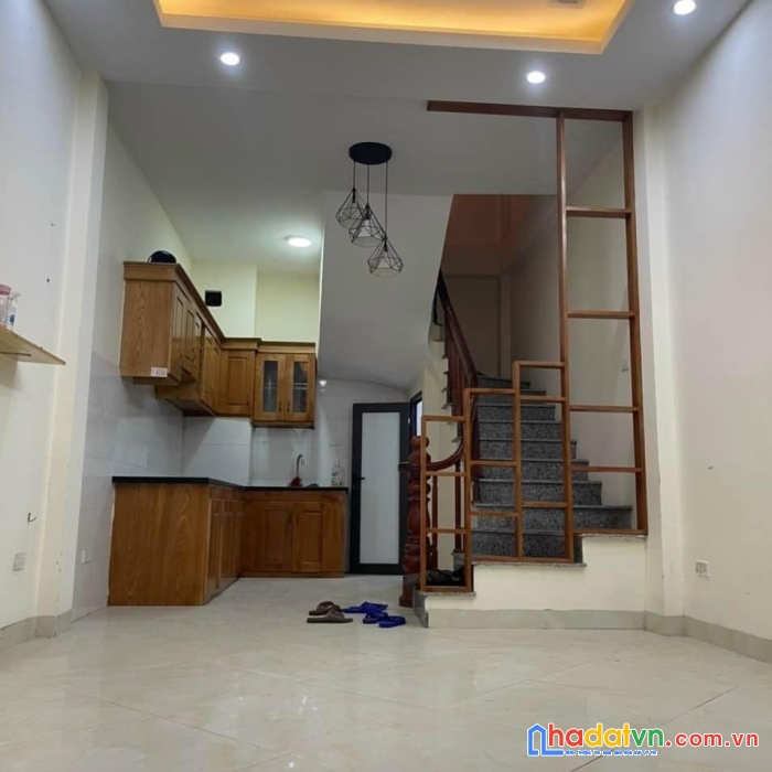 Tôi bán nhà dương nội 4 tầng - 3 phòng ngủ - hướng đông nam - ô tô đỗ cách nhà 30m - giá 2tỷ450tr