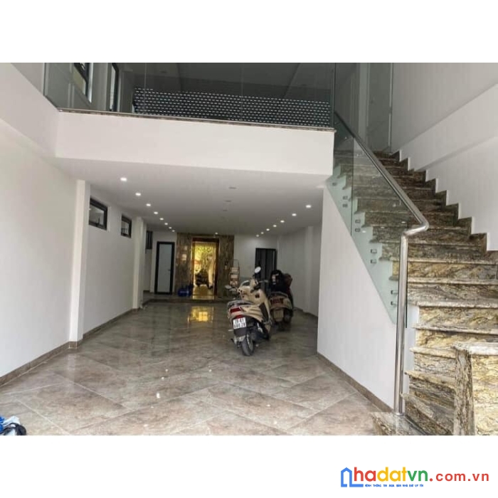 Siêu phẩm mặt phố văn chương diện tích 95m2 mặt tiền 5.3m nhà mới thang máy lô góc vỉa hè đá bóng