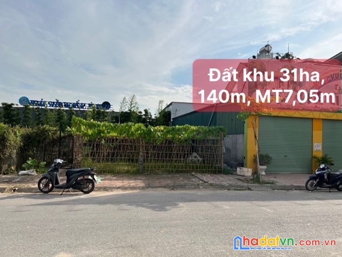 Bán đất kđg 31ha trâu quỳ, thành trung, đường 13m, vỉa hè 4m, gần quận ủy gia lâm, kd, 140m, 16 tỷ