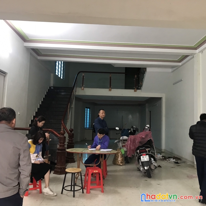 Bán gấp nhà thị trấn thắng, bắc giang, 93m2 x 3 tầng, kinh doanh sầm uất - mtg