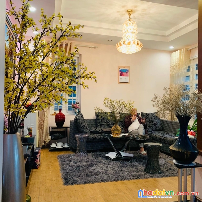 Bán nhà cầu giấy - dương quảng hàm. phân lô. ô tô tránh. kd. dt 80m2. giá 11,8 tỷ