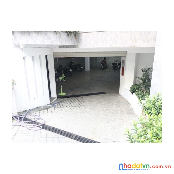Cho thuê mt trần não 10x20m trệt 3 lầu - sân thượng giá 100tr