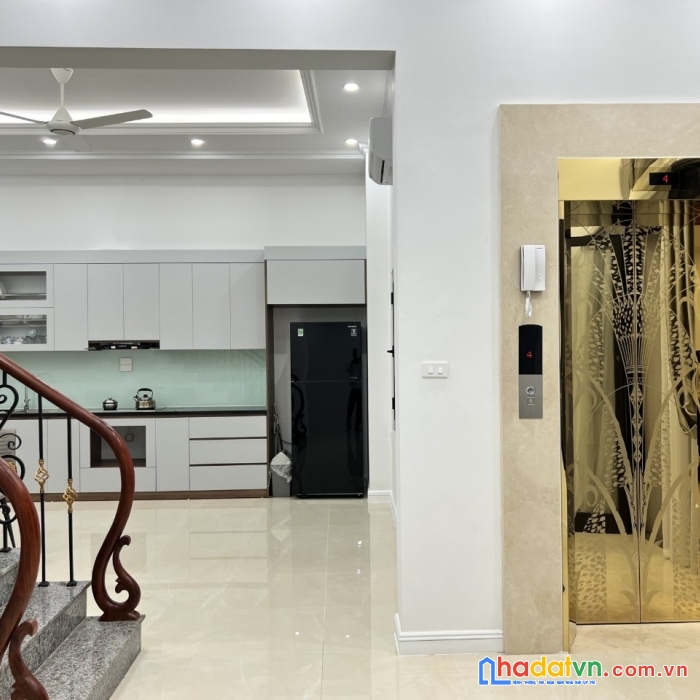 Bán gấp. nhà đẹp, xây mới, hiếm phố lò đúc, hai bà trưng. dt80m2,5 tầng. chỉ 18 tỷ.