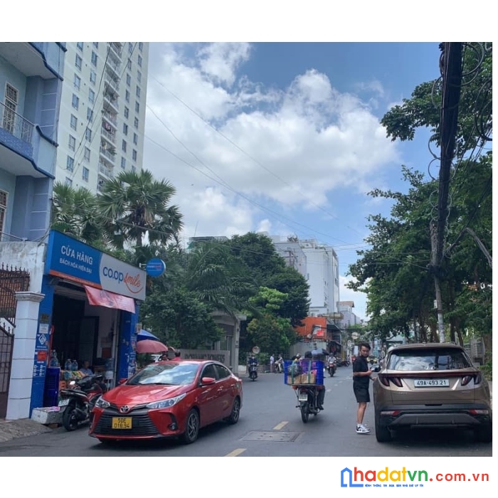 Bán nhà mtkd 80m2, ngang 4m, nguyễn văn đậu, cấp 4, gần chợ, kd sầm uất, 8.9 tỷ.