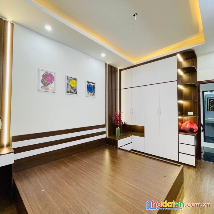 Nguyễn khánh toàn bán nhà 5 tầng, 38m, 4m mt, siêu đẹp cách ô tô 50m, gần phố, xem là chốt, khu