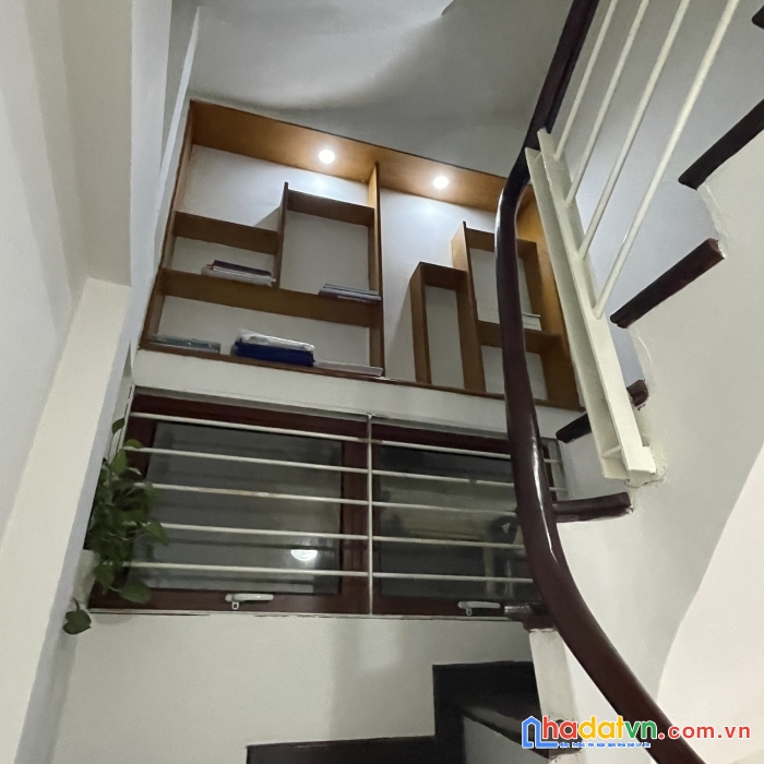 Siêu hiếm nhà phố giảng võ  ôtô kinh doanh 35m2 5tầng mt 7m chỉ 6,3 tỷ.