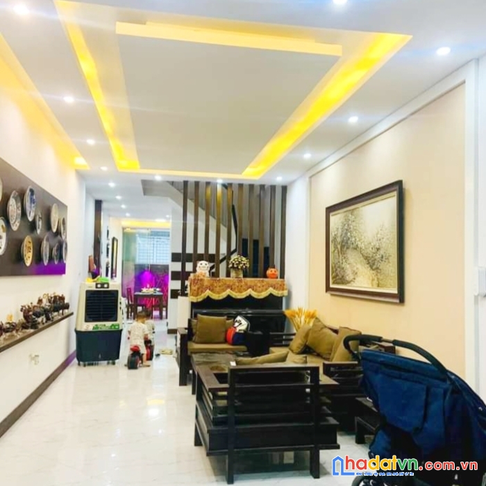 Bán nhà lương ngọc quyến, hà đông, 81m2 4tang 8ty vỉa hè kinh doanh, o to dừng đỗ.