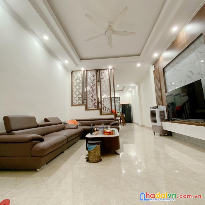 Quá hiếm nhà riêng rẻ đẹp  ở trần thái tông, cầu giấy 50m2 5t 6,8tỷ nhà lô góc, thiết kế hiện đại