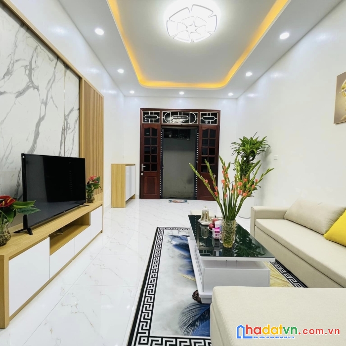 Quá hiếm nhà riêng rẻ đẹp ở lạc long quân, 42m2, 4 tầng đẹp ở ngay, tặng nội thất