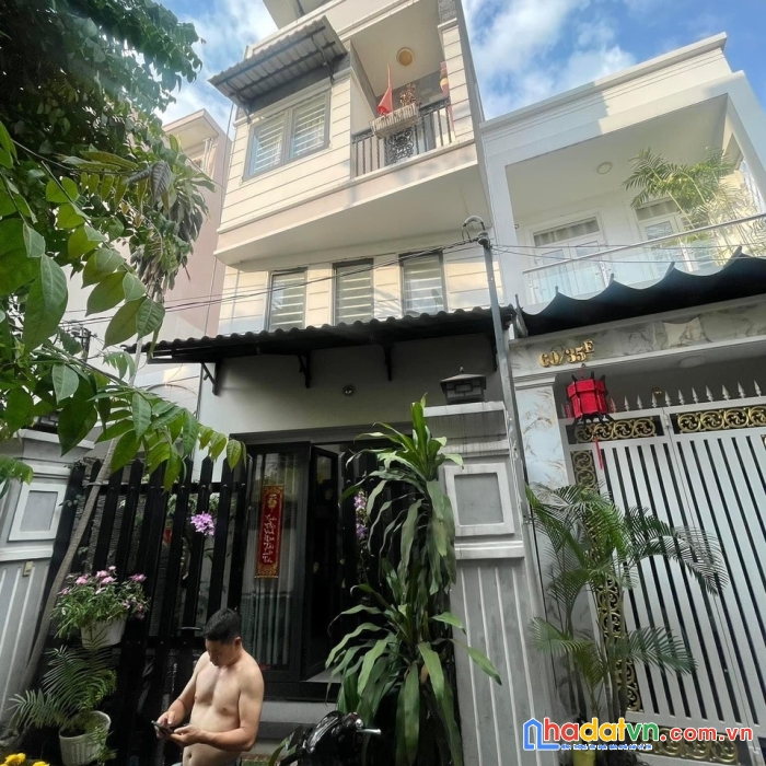 Bán nhà đẹp ở ngay trường đh makketing tân thuận tây quận 7. dt 4x19.5. 4 tầng 4pn. nhỉnh 7 tỷ. shr