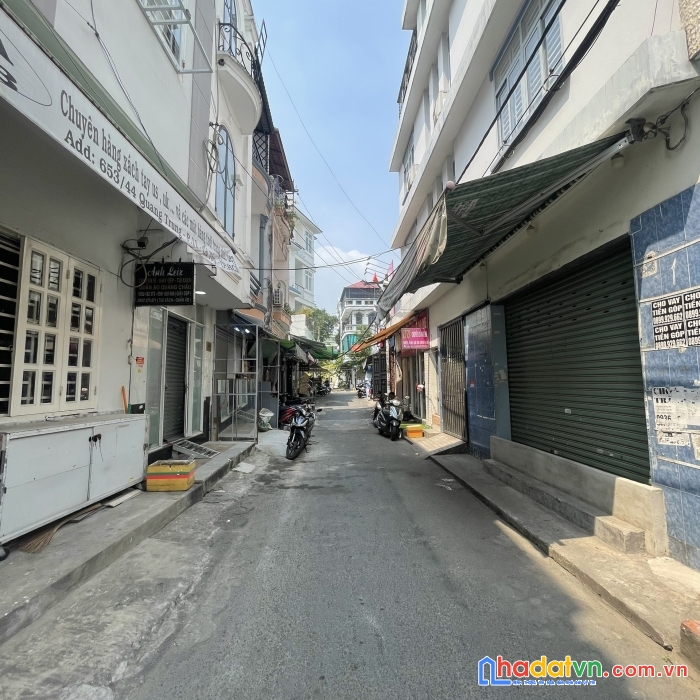 Cho thuê nhà nguyên căn 1 trệt 2 lầu trong chợ hạnh thông tây quang trung
-vị trí phường 11, quận