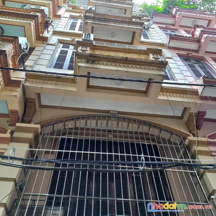 Bán nhà trần quốc hoàn - cầu giấy. phân lô ô tô tránh. kd vp. dt 50m. giá 10,7 tỷ