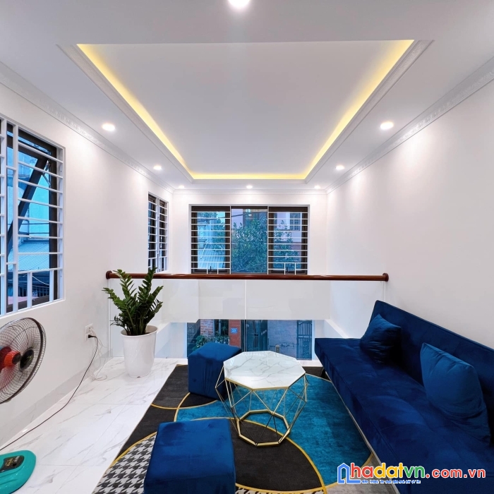 Bán nhà sài đồng 42 m mt 5 m mới tinh vị trí đẹp nở hậu lộc lá chỉ 3 tỷ 7 bao thuế phí