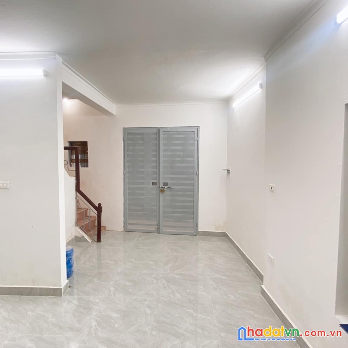 Bán nhà chính kinh lô góc 2 mặt ngõ 30m 4 tầng mặt tiền 4m gần royal city ô tô đỗ cửa nhỉnh 3 tỷ