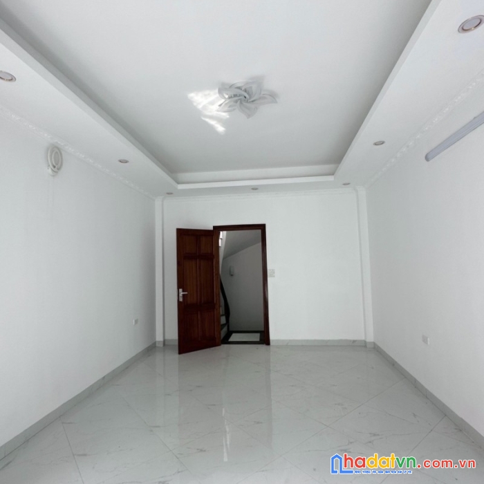 Bán nhà phố 8/3 hai bà trưng 33m2 x 5 tầng, mt 3.3m giá 5.8 tỷ