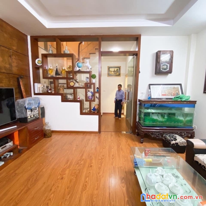 Bán gấp nhà cầu giấy - hạ yên quyết 6 tầng, lô góc, 40m ra mặt phố, ngõ thông. giá quá rẻ.