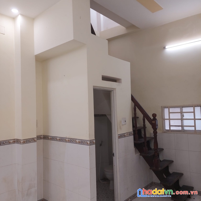 Bán nhà đẹp ở ngay tôn đản f8 quận 4. dt 4x12.5. 3pn. nhỉnh 4 tỷ. shr- hẻm 3m