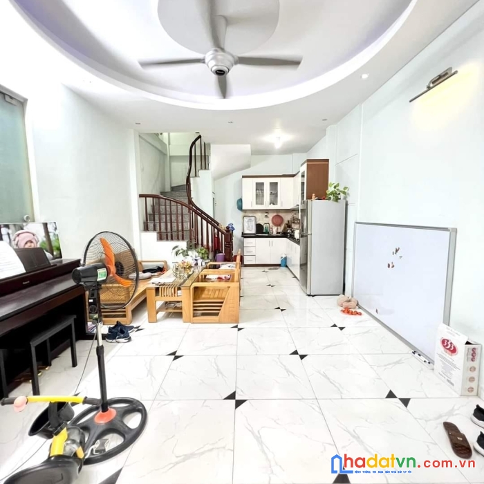 Bán nhà trương định 35m2 x5t,mới đẹp,ngõ rộng,thoáng,giá 3.2 tỷ
