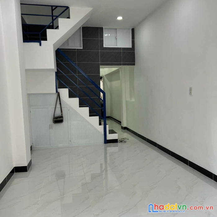 Nhỉnh 3 tỷ có nhà mới 2 tầng 33m2 2pn hồ hảo hớn quận 1