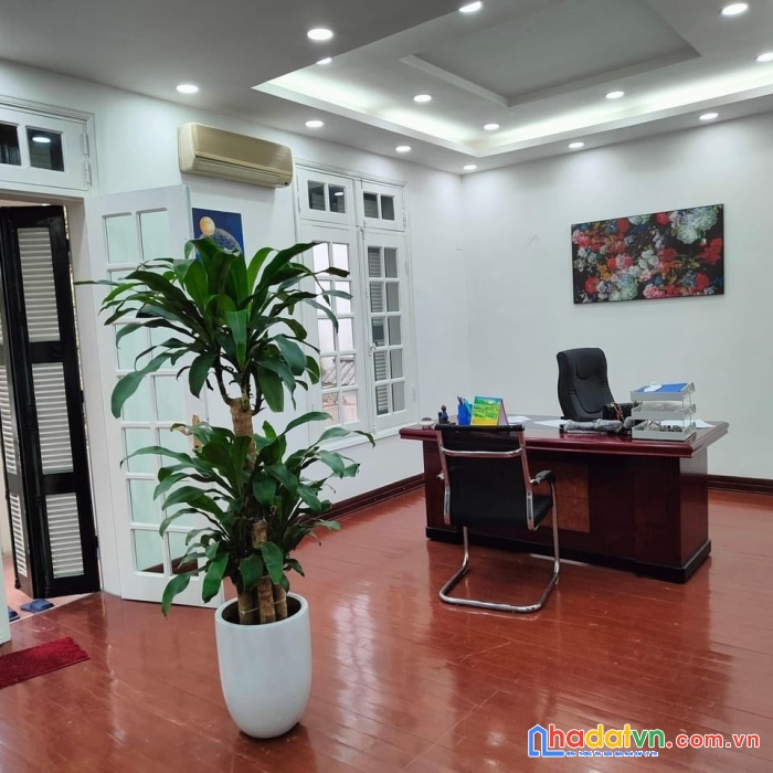 Hiếm bán nhà cầu giấy  200m biệt thự lô góc ô tô gần mặt phố rẻ nhất khu vực