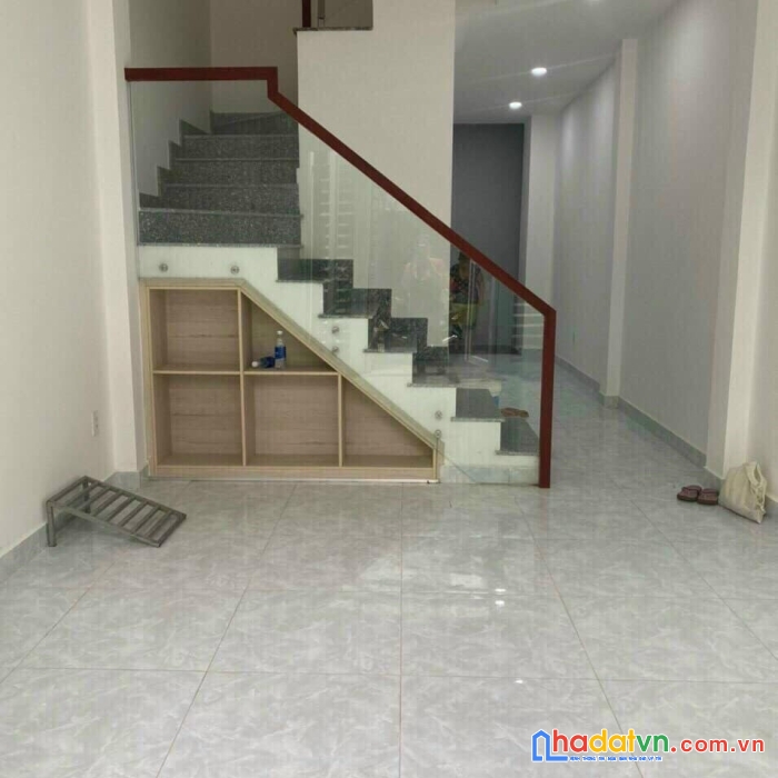 Bán nhà lê thúc hoạch, tân phú, 4 tầng mới, hẻm xe hơi, sát mặt tiền.