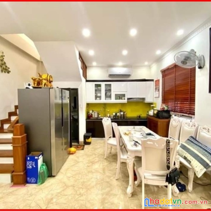 Hoàng văn thái mới kính koong, gần ô tô, dt43m2 x 5 tầng, mt5.8m, giá 4.2 tỷ.