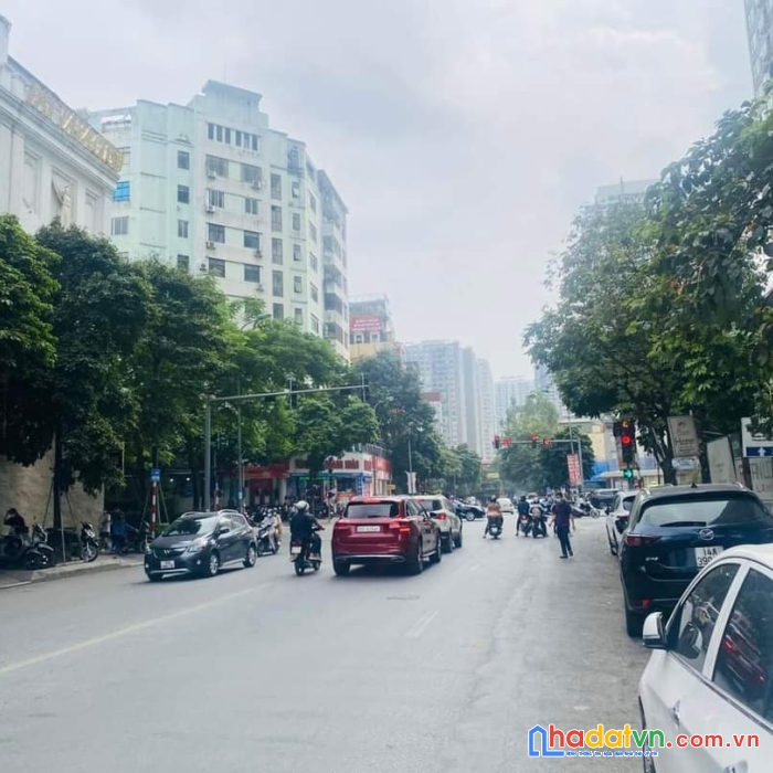 Hot. bán gấp biệt thự mặt hồ sài đồng dt268m2, 4 tầng mt20m lô góc kinh doanh