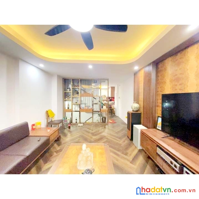 Bán gấp nhà phố âu cơ, tây hồ, sát công viên nước hồ tây dt40m, 5t, giá 6,3 tỷ.