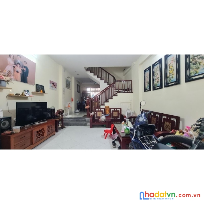 Hoàng văn thái cần bán nhanh, ngõ rộng, ô tô vào, dt52m2 x 4 tầng, giá 4.6 tỷ.