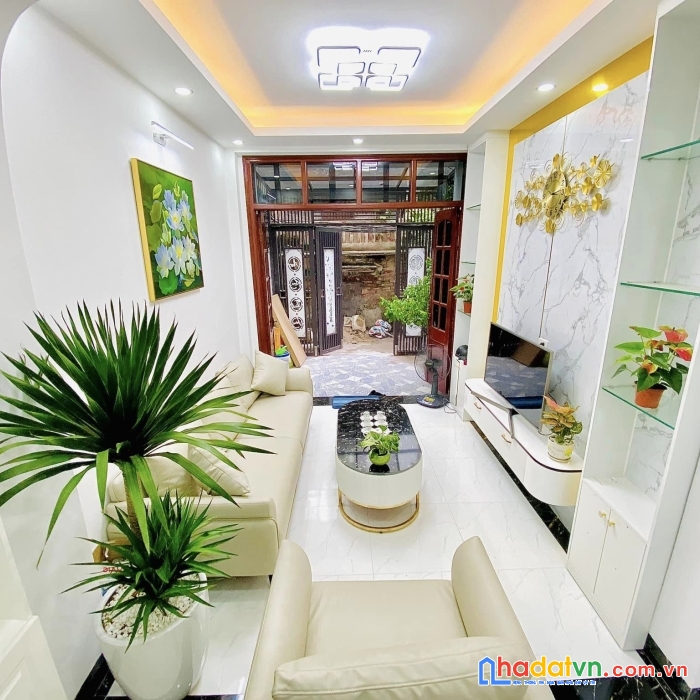 Bán nhà định công thượng, 40m*5 tầng, 50m ô tô tránh, giá 3.65 tỷ.