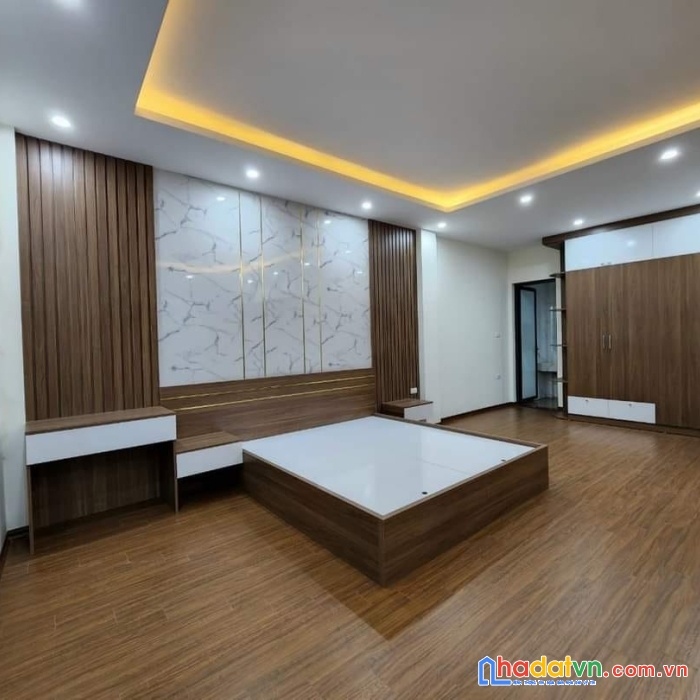 Bán nhà phố hào nam siêu hiếm  gần ôtô 55m2 4 mt 3,6m chỉ 4,5 tỷ.