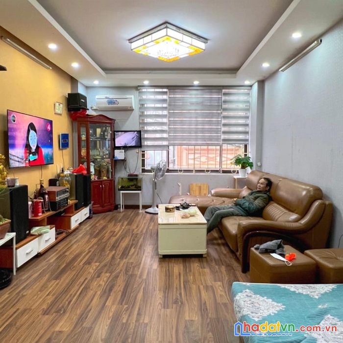 Bán nhà 5t văn quán, ngõ tô tô tải, kinh doanh, 42m 5 tỷ.